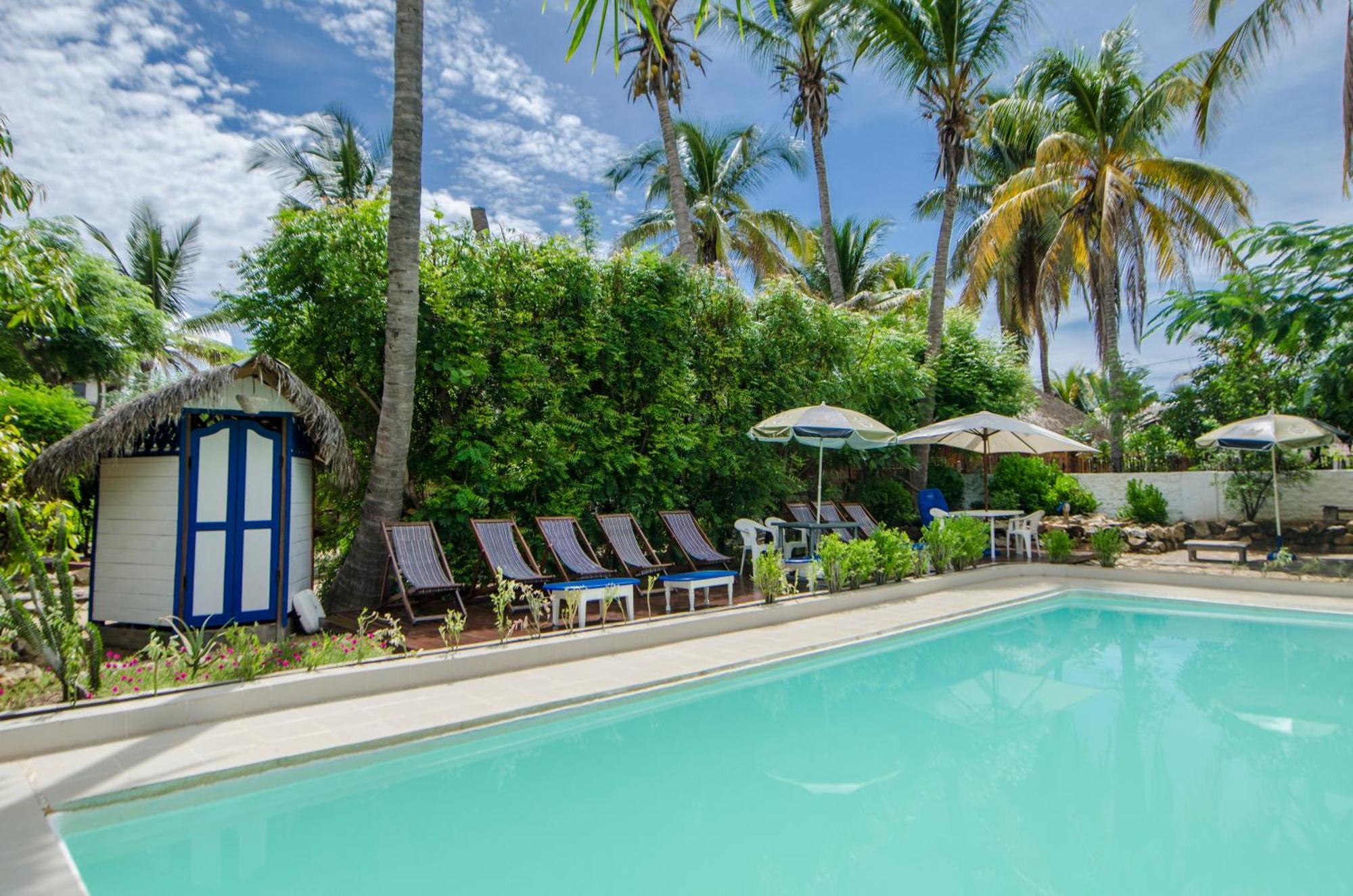 Chez Maggie Hotel & Restaurant Morondava Dış mekan fotoğraf