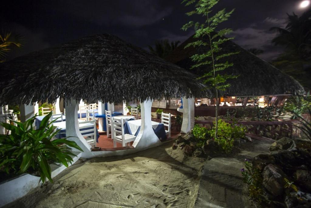 Chez Maggie Hotel & Restaurant Morondava Dış mekan fotoğraf