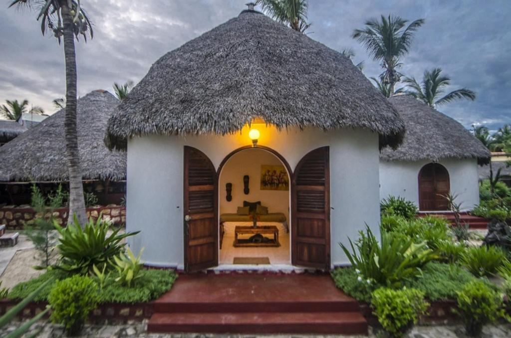 Chez Maggie Hotel & Restaurant Morondava Dış mekan fotoğraf