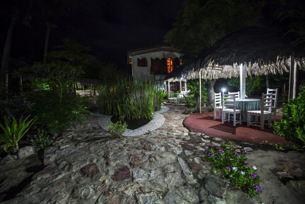 Chez Maggie Hotel & Restaurant Morondava Dış mekan fotoğraf