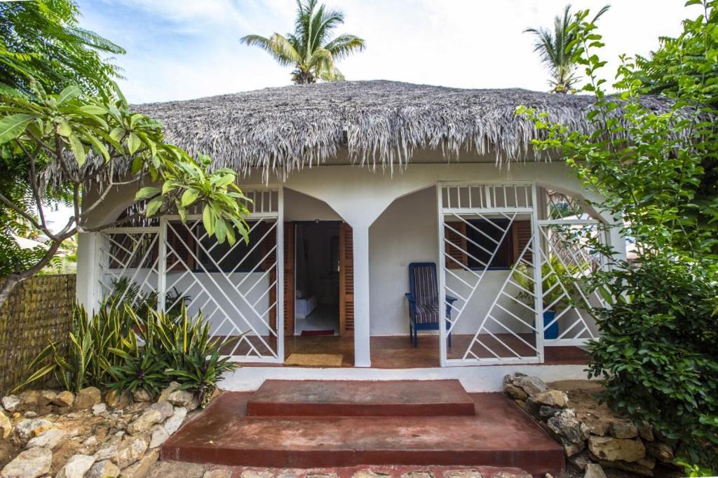 Chez Maggie Hotel & Restaurant Morondava Dış mekan fotoğraf