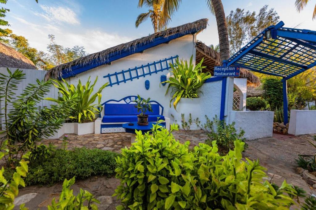 Chez Maggie Hotel & Restaurant Morondava Dış mekan fotoğraf
