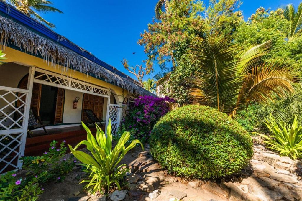 Chez Maggie Hotel & Restaurant Morondava Dış mekan fotoğraf
